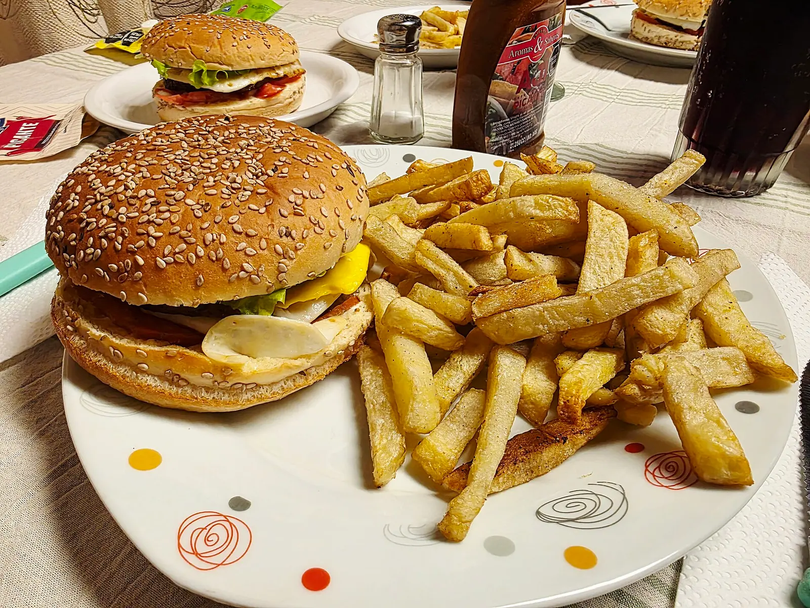 2 smash burgers + papas para compartir — Barrio Burger