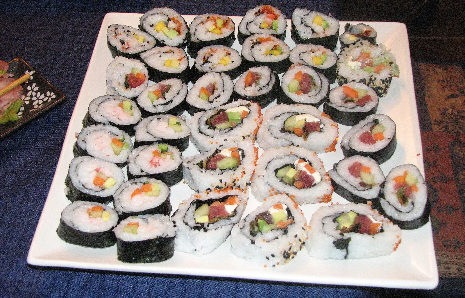 Barco de sushi de 40 piezas — Kaito Sushi Bar